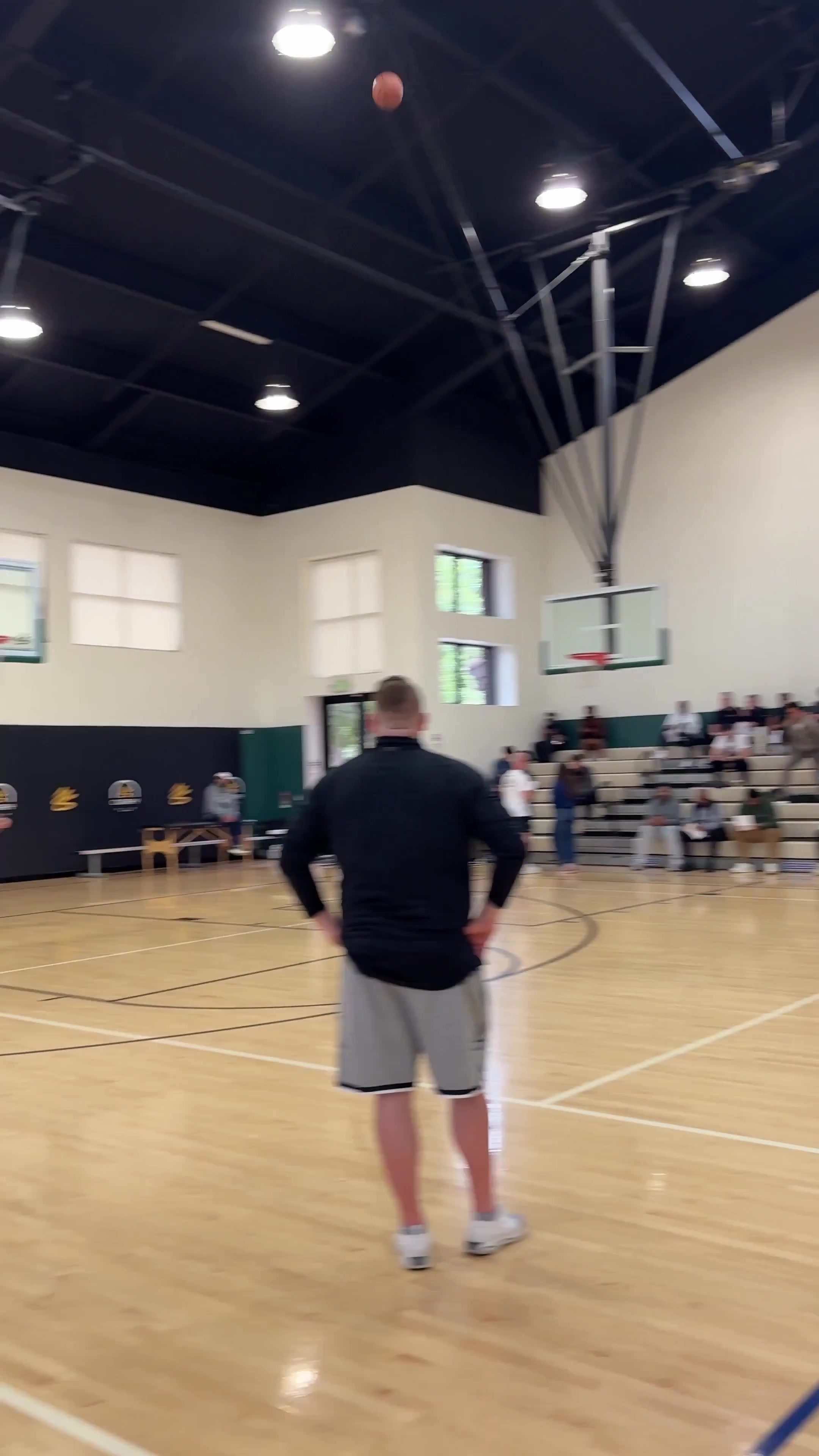 澳客足彩网站-这投篮简直赏心悦目！库里训练营投篮训练小试牛刀~